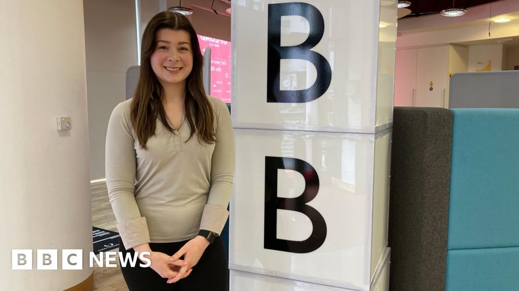 Podcaster advocating for endometriosis awareness