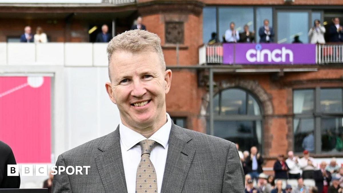 Daniel Gidney: Lancashire chief executive to step down at end of 2026