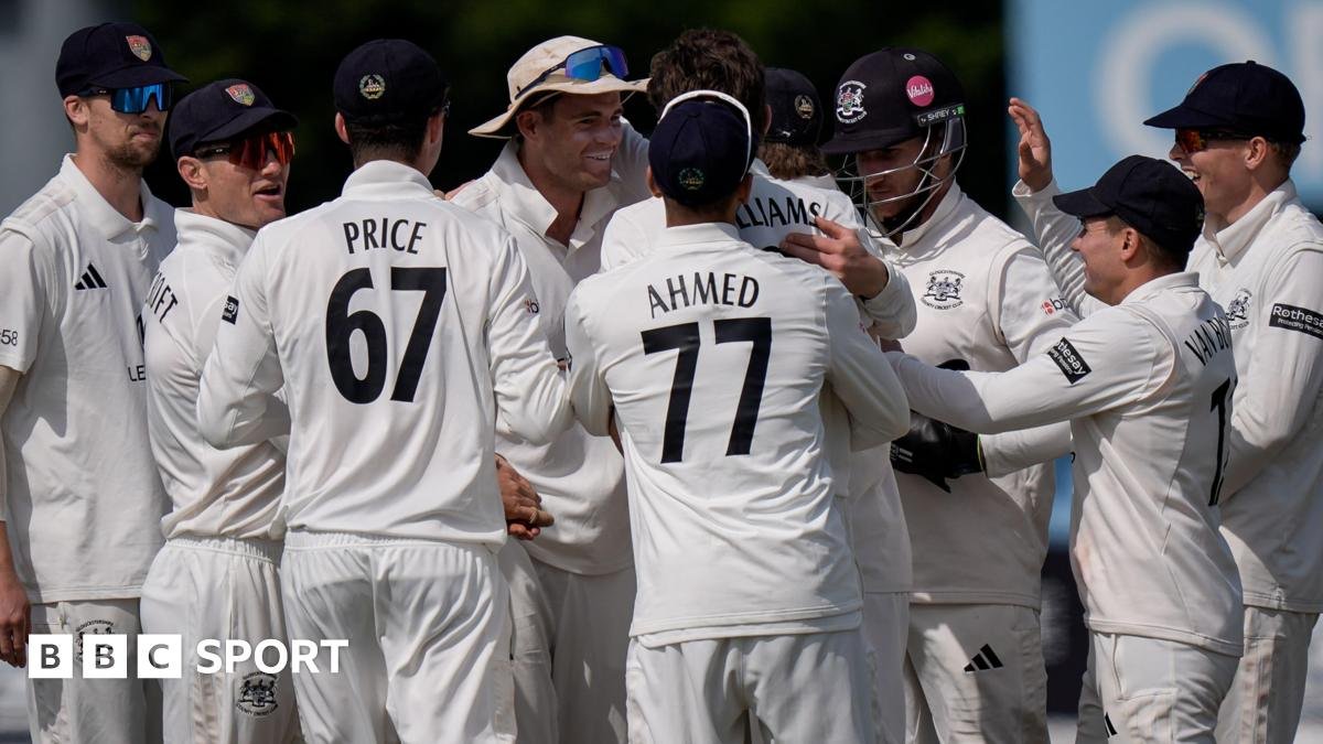County Championship: Gloucestershire in control against Derbyshire