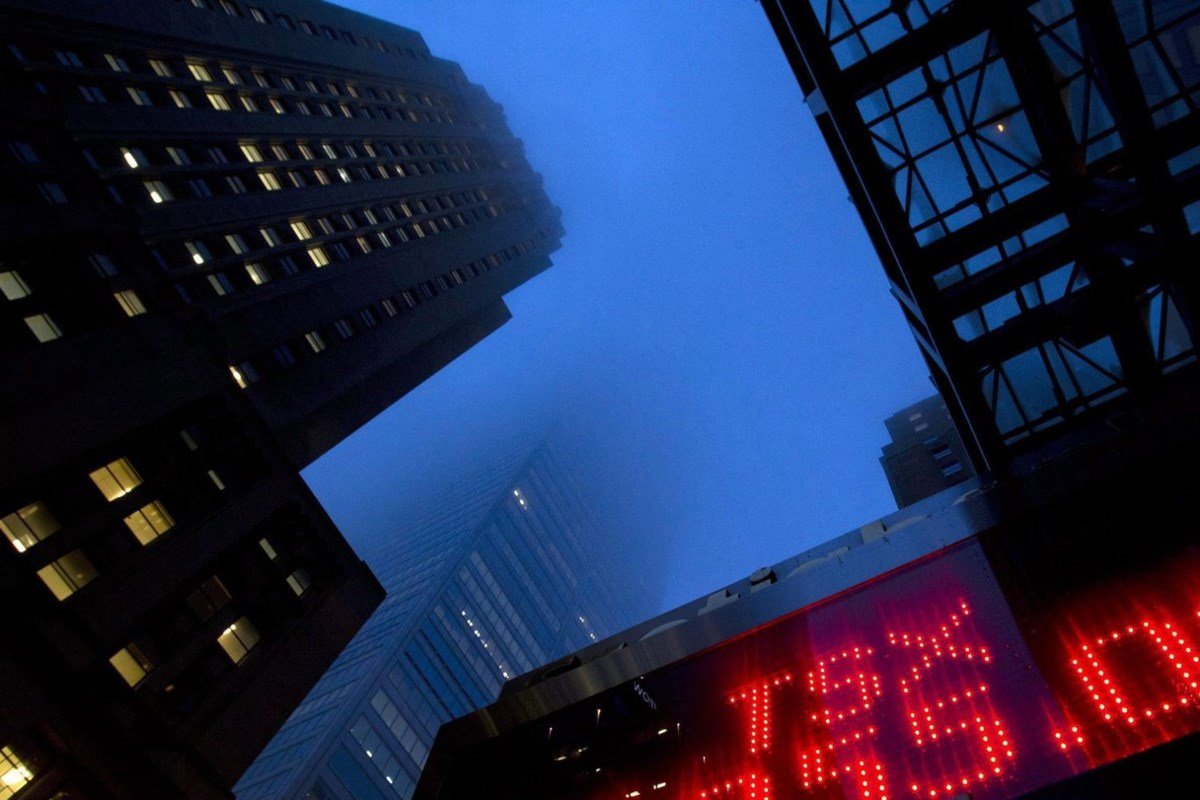 TSX moves lower, U.S. markets inch to more records ahead of key earnings reports