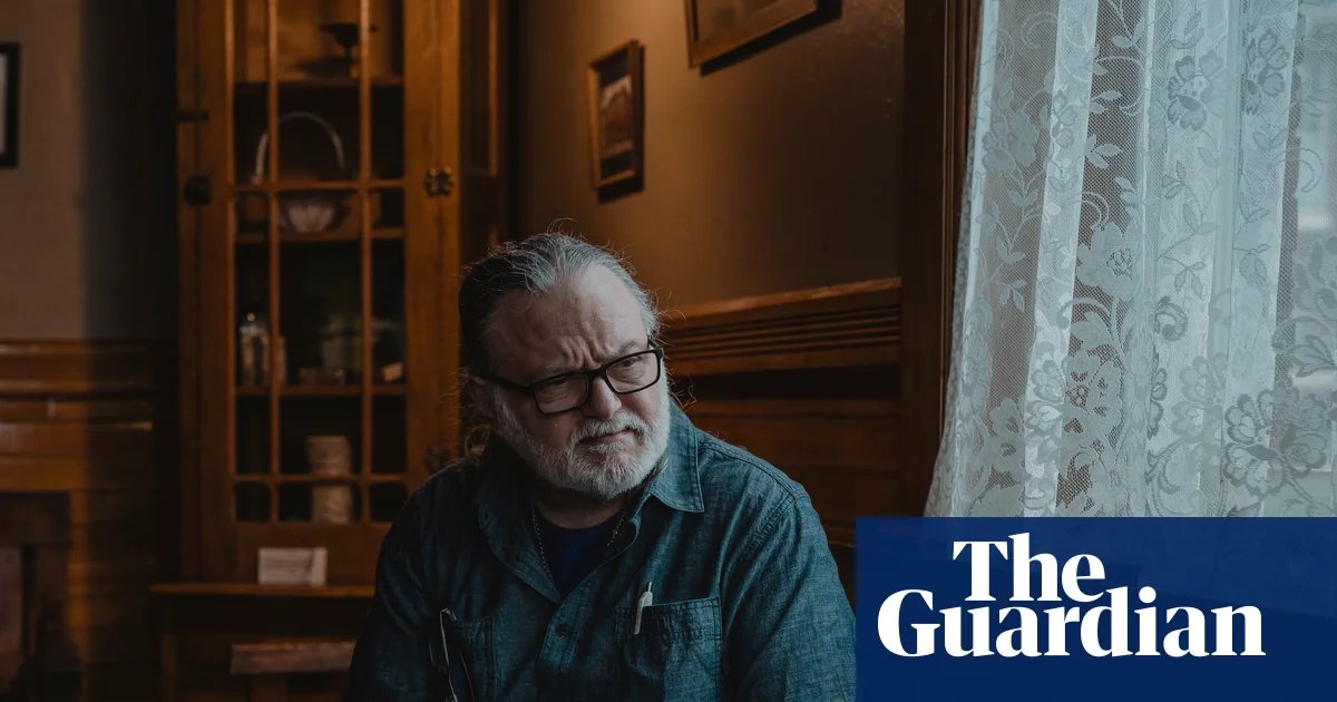 ‘There’s a lot of desperation’: skilled older workers turn to AI training to stay afloat | Technology