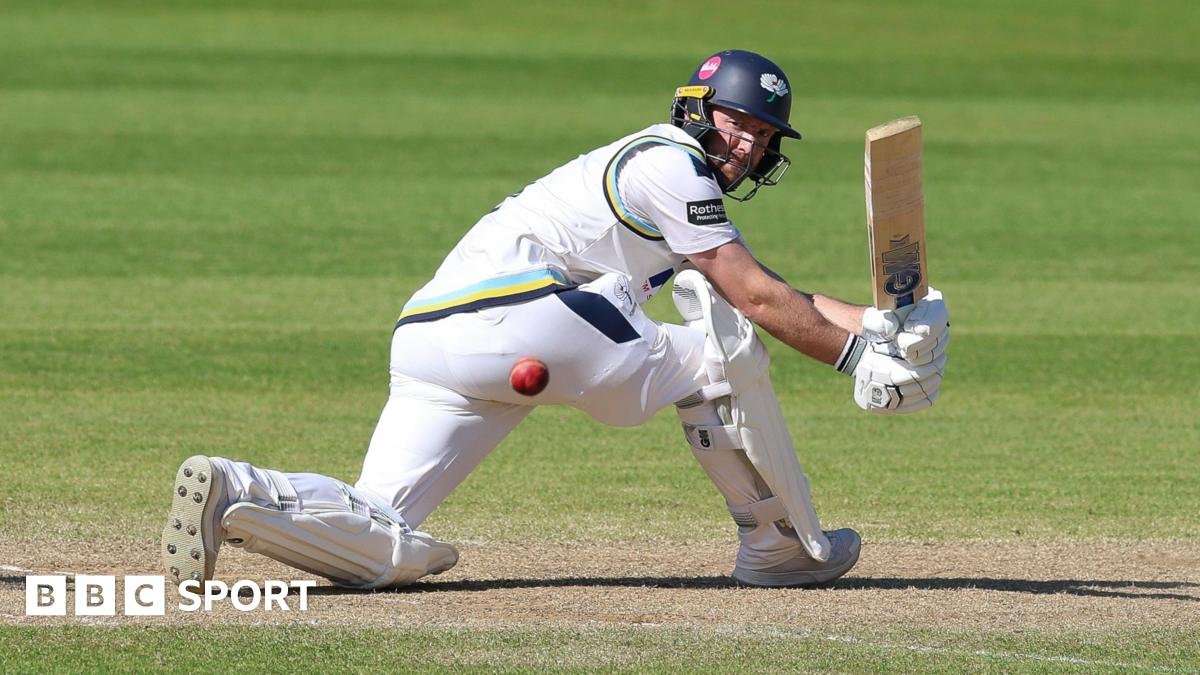 County Championship: Glamorgan and Yorkshire battle out draw