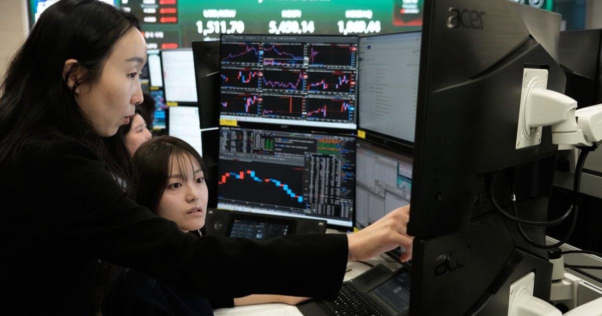 Asian shares mostly gain while oil prices keep rising