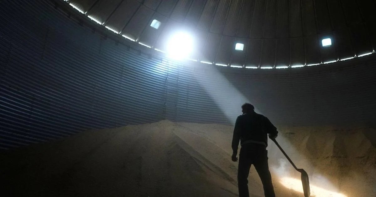 Already under financial pressure, Midwest soybean farmers are squeezed further by tariffs, Iran war