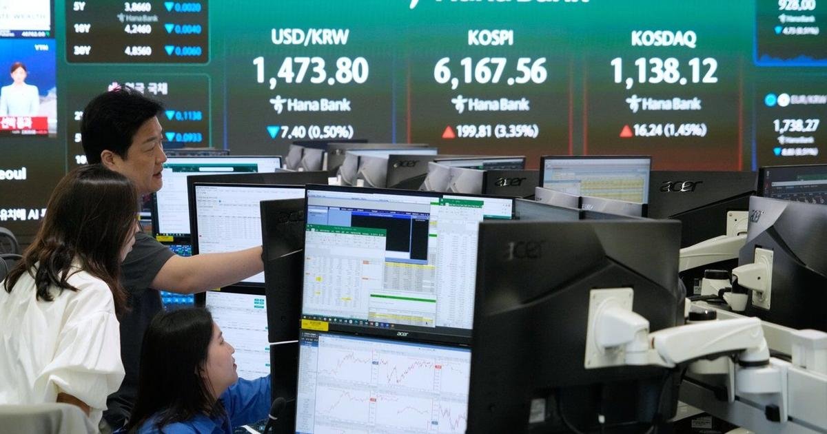 Wall Street hits a record as S&P 500 continues its 2-week rally on hopes for the Iran war