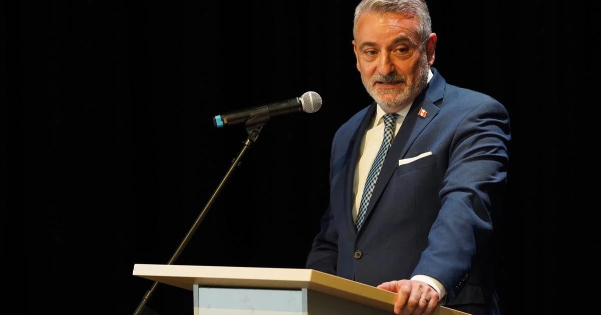 Ontario high schools have a major problem with absenteeism. The minister's solution falls far short