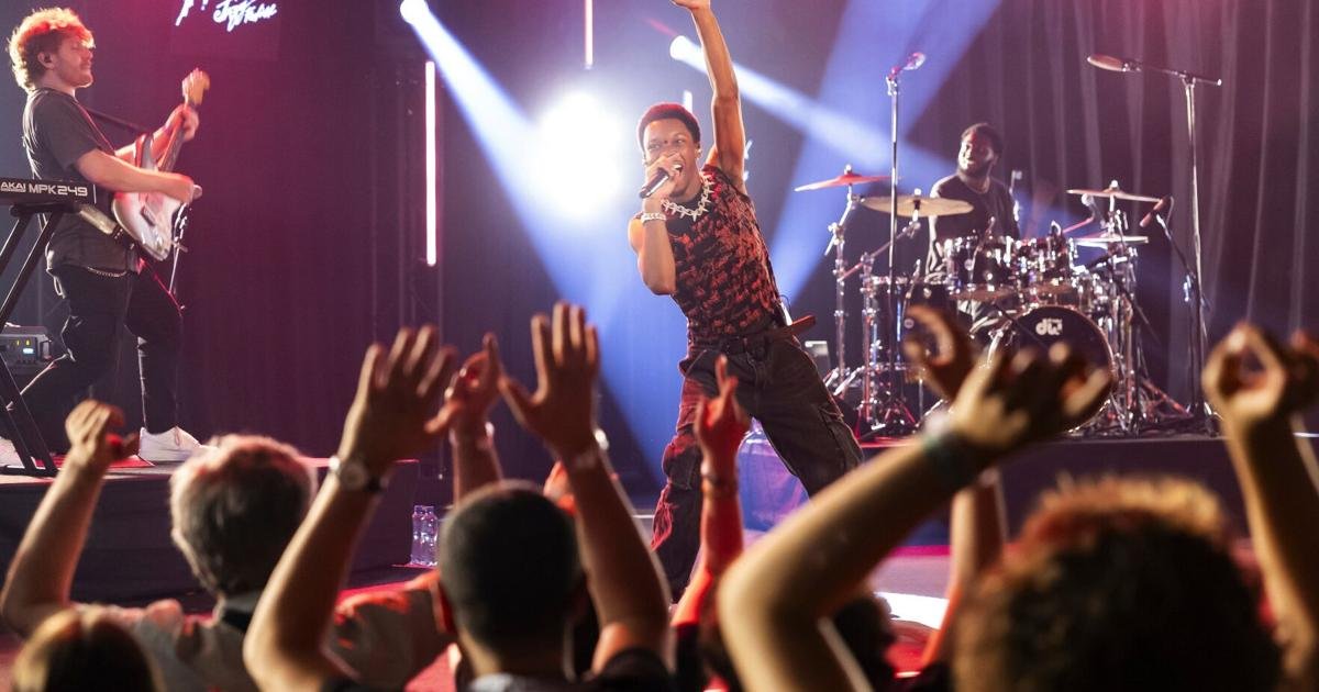 Lawyers for singer D4vd say he didn't kill 14-year-old girl after his arrest