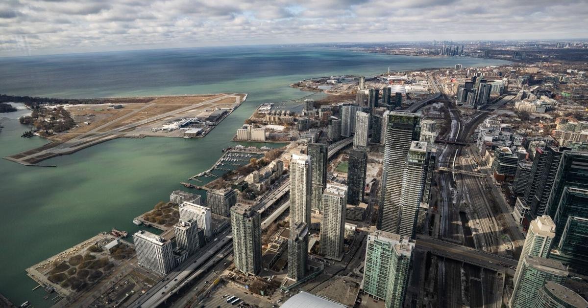 Olivia Chow urges Toronto residents to fight Doug Ford's Billy Bishop's airport expansion: 'Make some noise'