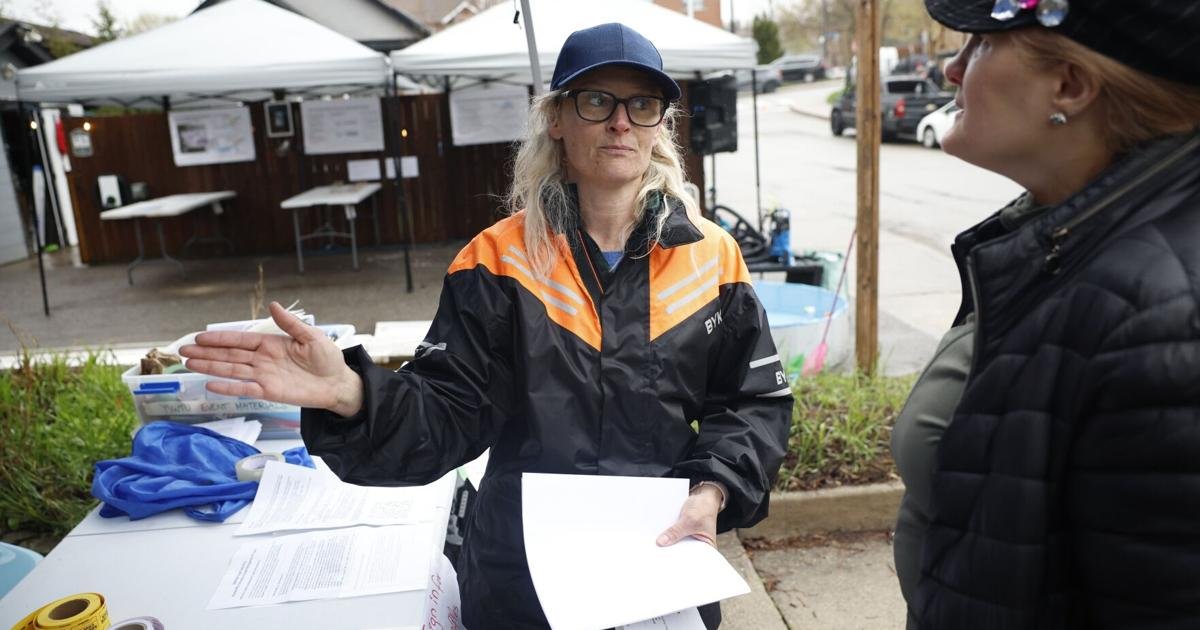 Residents in Toronto's flooding epicentre gather to prep for 'when the big water comes'