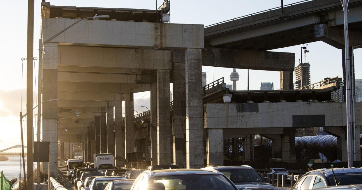 'It was chaos': Blue Jays fans brace for Gardiner gridlock from planned construction work