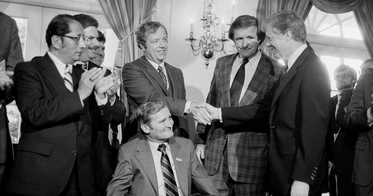 Donald Riegle, who represented Michigan in Congress under 7 presidents, dies at 88