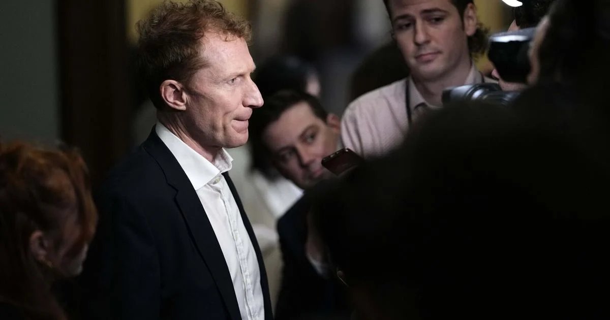 Any social media ban for kids must be national in scope, culture minister says