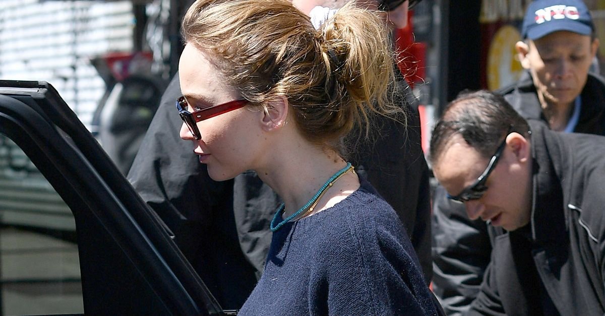 Jennifer Lawrence Wore Flats With NYC’s Top Summer Pants Trend