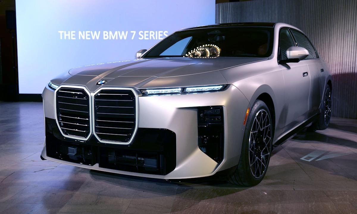 2027 BMW i7 first look: A fantastically techy car for the 1 percent