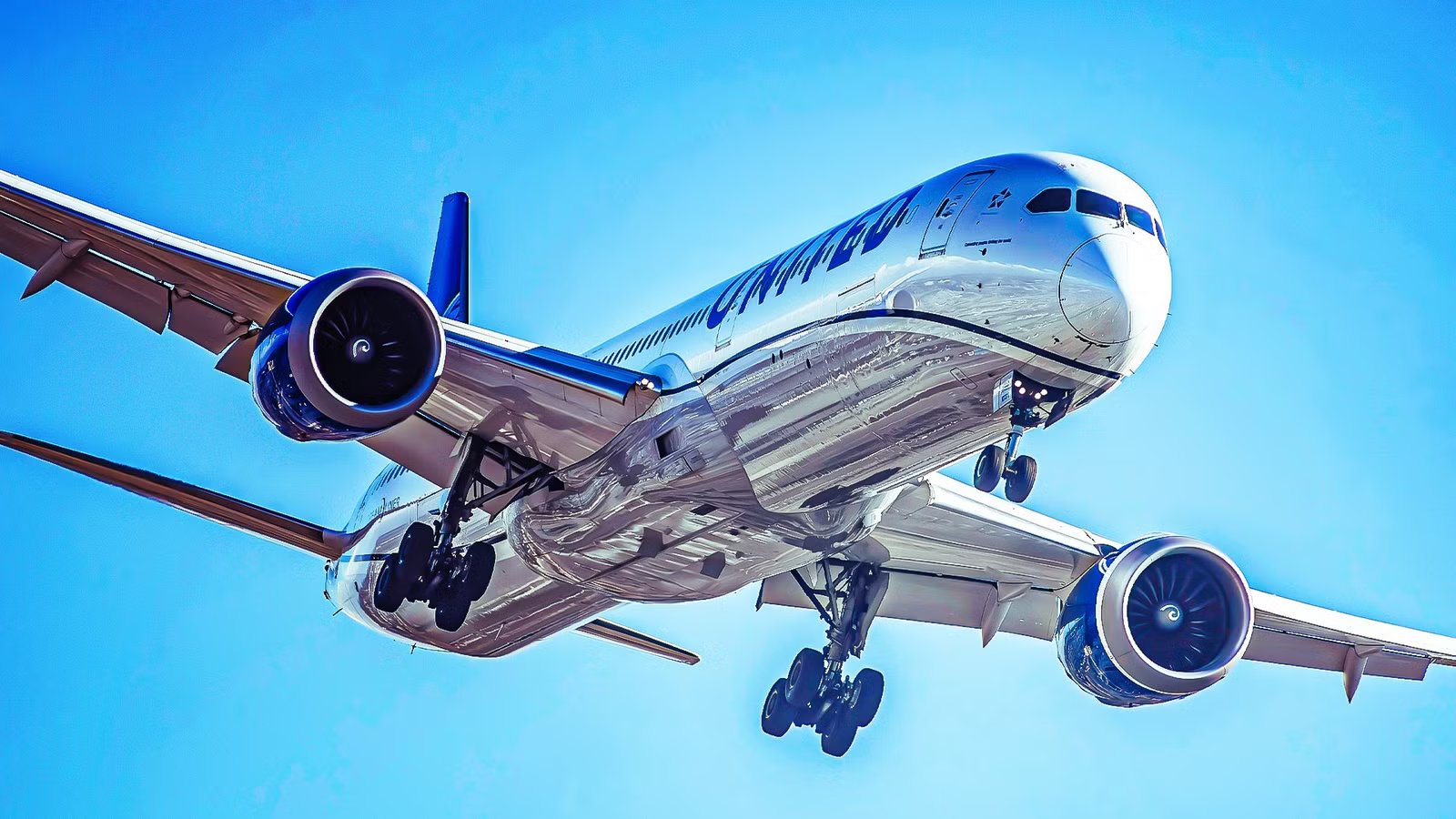 Aggressive Passengers Force 2 Mid-Air Diversions Of United Airlines And Jet2 Flights