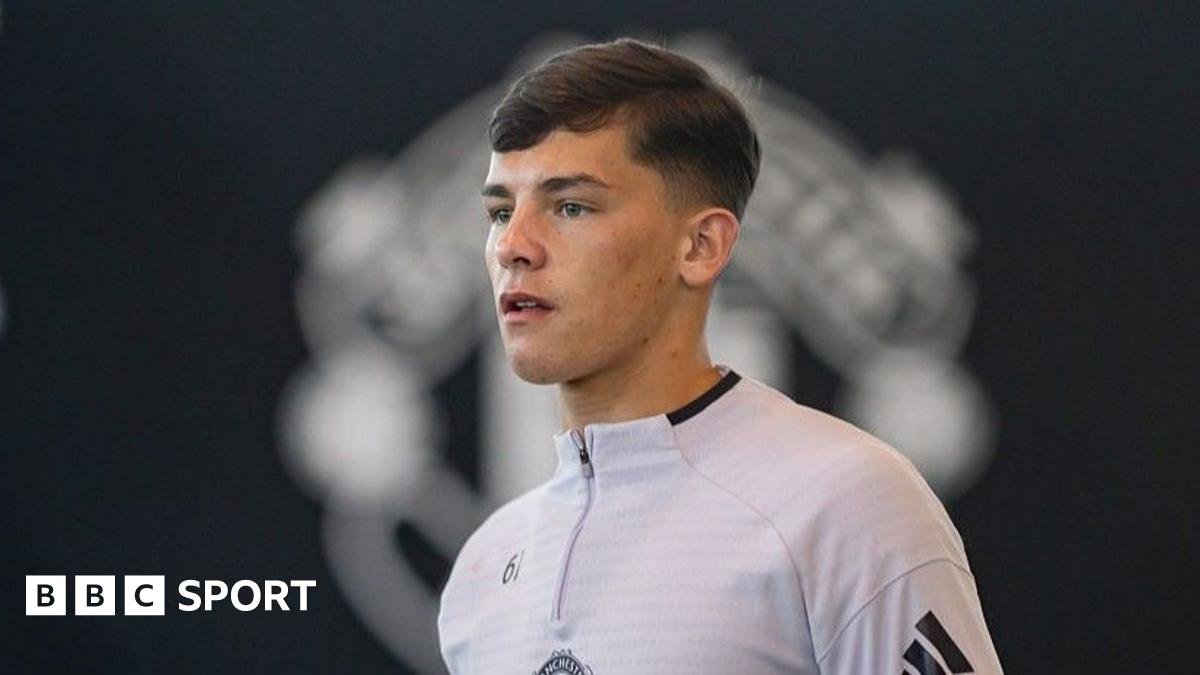 Shea Lacey: Man Utd forward ‘can fully transition into first team eventually’