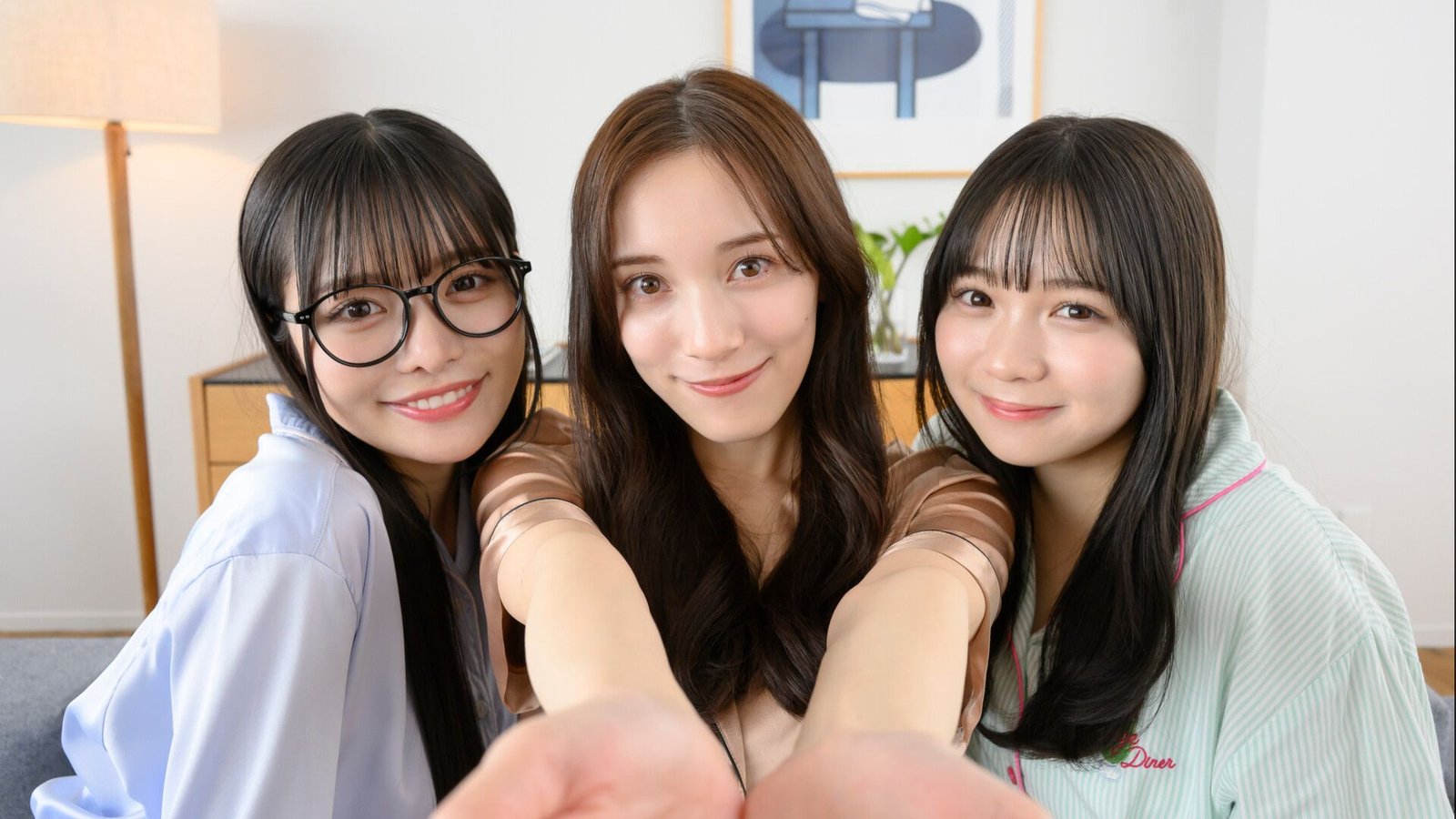 A Japanese visual novel where you’re a pet hamster doted on by three sisters is back on Steam