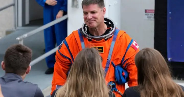 Canadian Space Agency’s first space to Earth video call with Colonel Jeremy Hansen – National