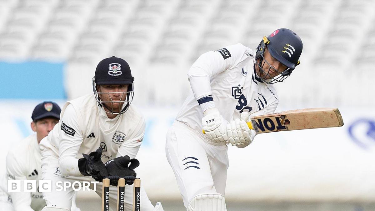 County Championship: Middlesex’s Du Plooy impresses against Gloucestershire