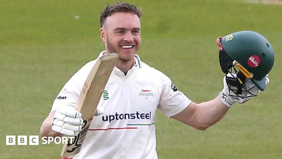County Championship: Leicestershire pile up 691 against Surrey
