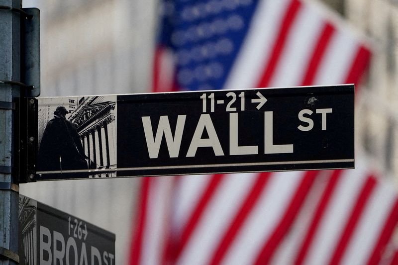 Analysis-Investors pile into US stocks as ‘TINA’ revival knocks ‘TIARA’ trades