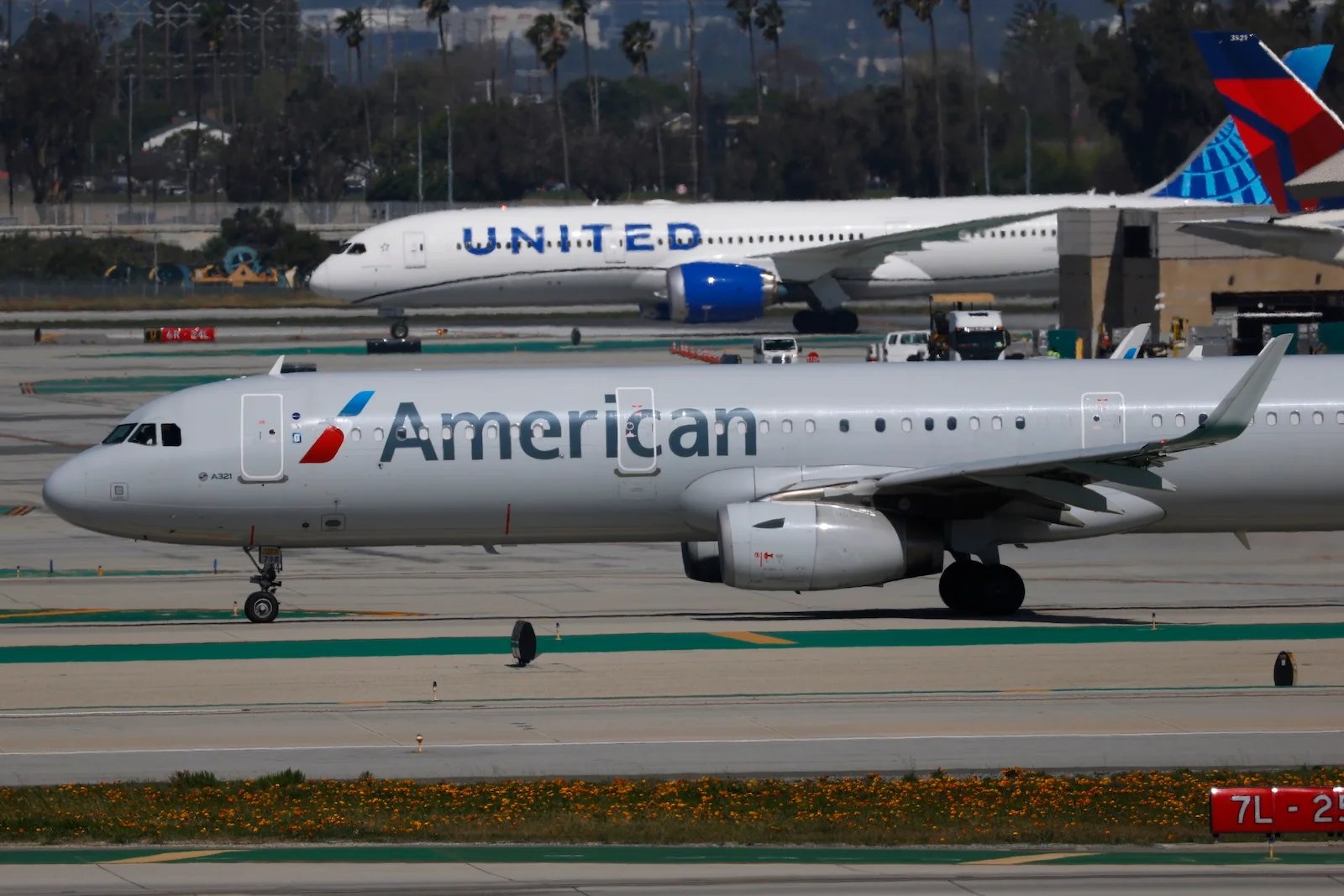American-United merger fades, but airline deal talk heats up
