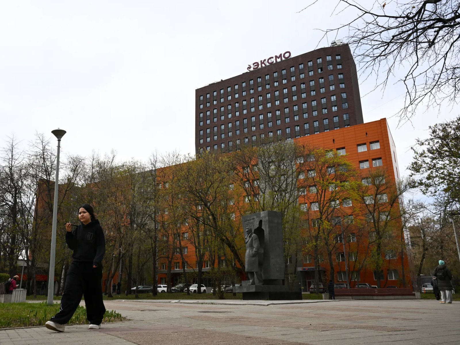 Russian police raid book publisher accused of pushing ‘gay propaganda’ | Russia-Ukraine war News