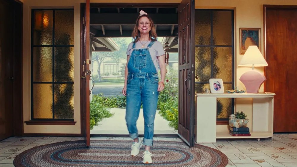 Kizik Taps Andrea Barber for First TV Spot With a ‘Full House’ Hook