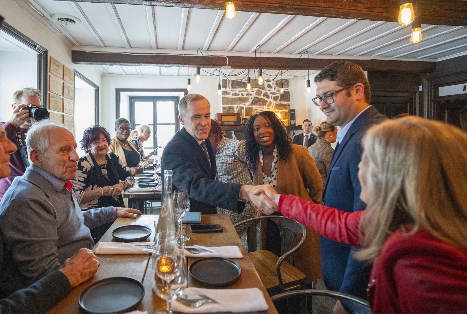 Liberals set to descend on Montreal to debate policy, talk campaign tactics ahead of high-stakes byelections