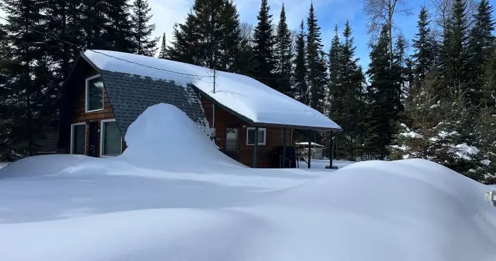 Saskatchewan gets late-April snowfall after high temperatures