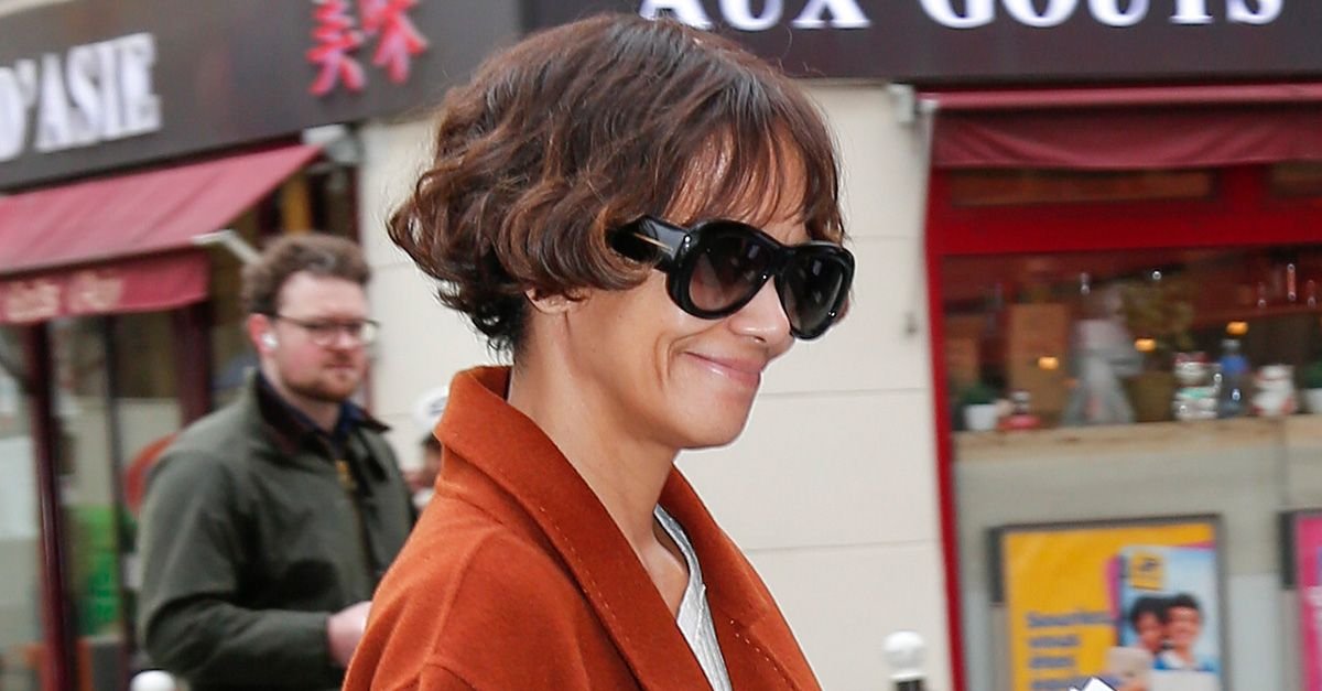 It Girls in Paris Are Wearing This “Dated” Shoe With Barrel Jeans