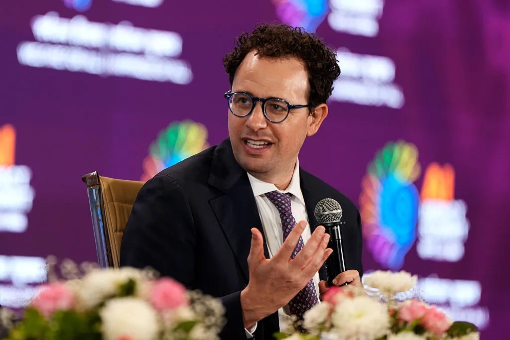 Anthropic shrugs off VC funding offers valuing it at $800B+, for now