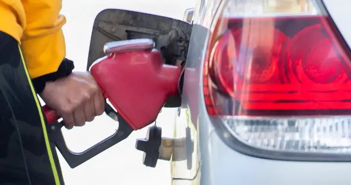 Gas prices are coming down in Canada, but experts warn it may not last – National