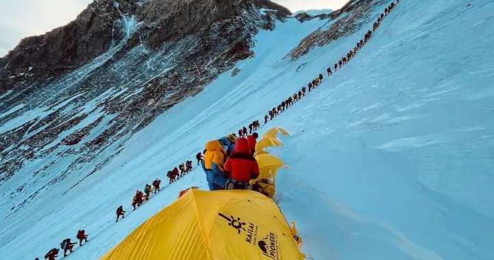 Mount Everest guides accused of targeting climbers in alleged $20M fake rescue scheme – National