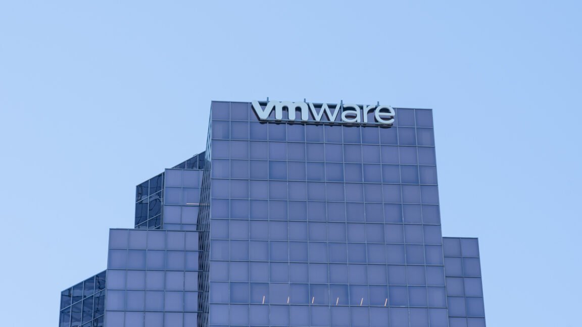“Negative” views of Broadcom driving thousands of VMware migrations, rival says