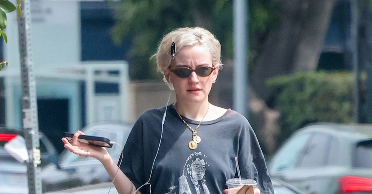 Julia Garner Just Wore the Viral Ballet-Sneaker Trend