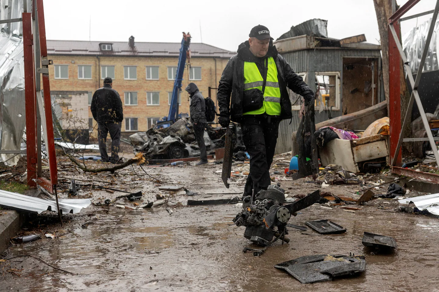 Russian attacks on Ukraine kill 5 people; nearly 20 animals die in fire