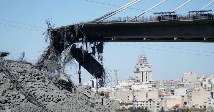 Iran hits Gulf targets, U.S.-Israel strike Tehran as war enters 5th week – National