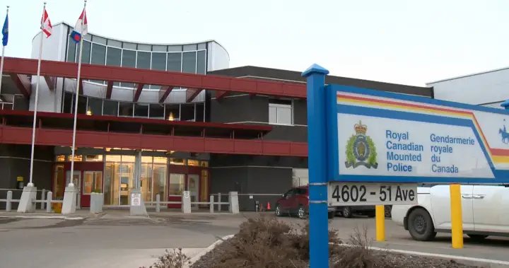 Burger emergency: RCMP say intoxicated man called 911 demanding drive-thru food