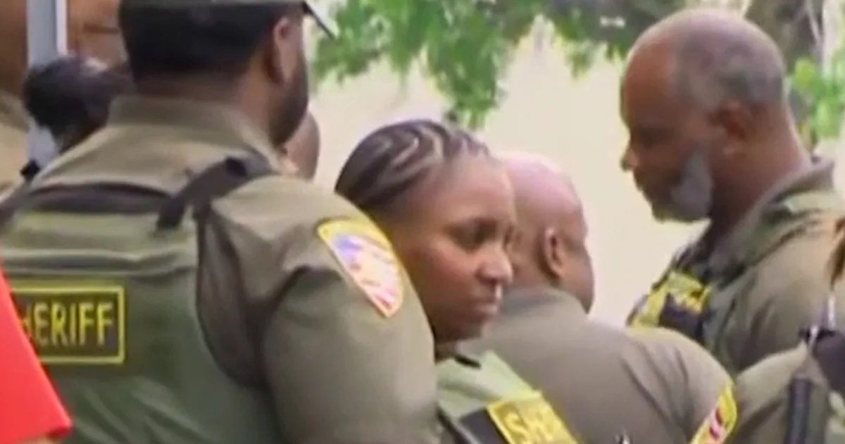 Police search for suspects in Louisiana mall shooting