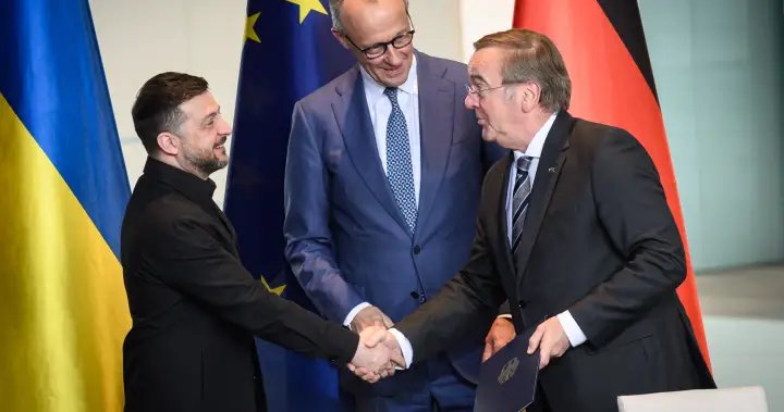 Ukraine gets US$106B loan package from EU after Hungary changes vote – National