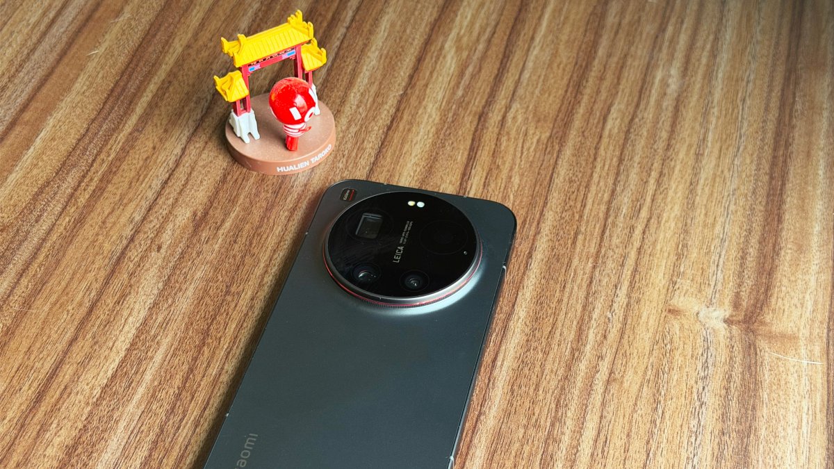 The Xiaomi 17 Ultra has some impressive add-ons that make snapping photos really fun