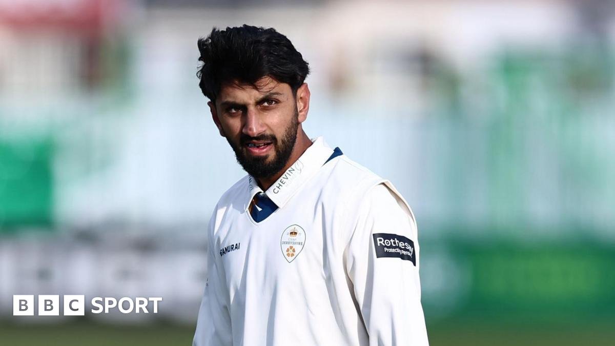 County Championship: Derbyshire tighten grip against Worcestershire