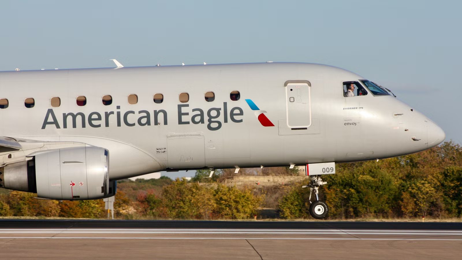 American Airlines E175 Comes Within 350 Feet Of Air Canada Jet In JFK Near Miss