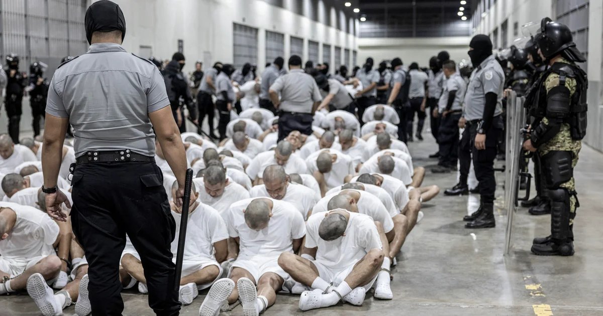 Appeals court shuts down criminal contempt probe over deportation flights of Venezuelan migrants