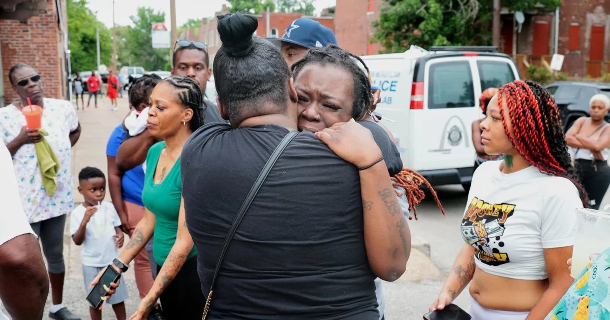Mother says she wants justice for 17-year-old son fatally shot by St. Louis police