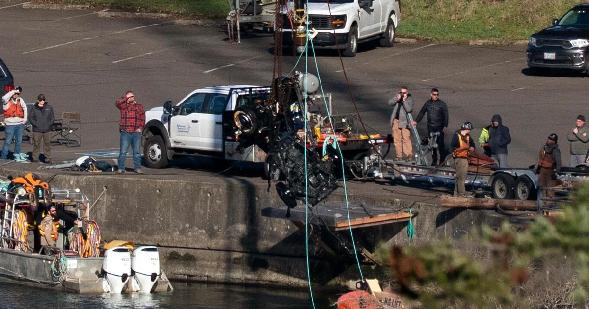 Remains found in car submerged in Oregon river identified as family who mysteriously vanished in 1958