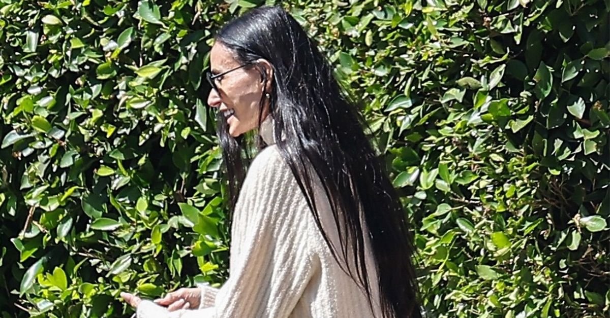 People in Their 30s and 60s Are Wearing This Shoe Trend With Jeans