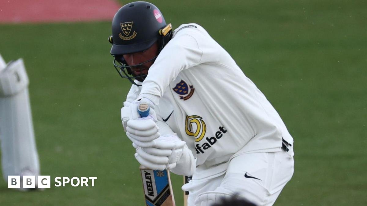 County Championship: Leaning seals Sussex win over Warwickshire