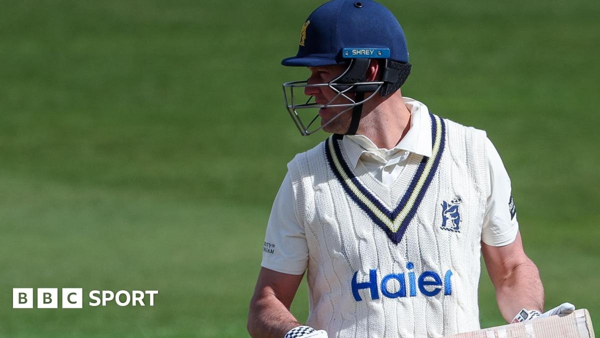 County Championship: Warwickshire on top against Surrey